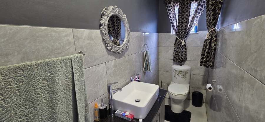 4 Bedroom Property for Sale in Carters Glen Northern Cape